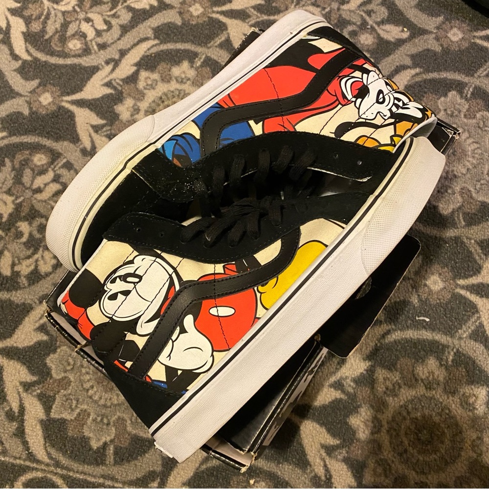 AOP Disney Vans Sz. 9M/10.5W